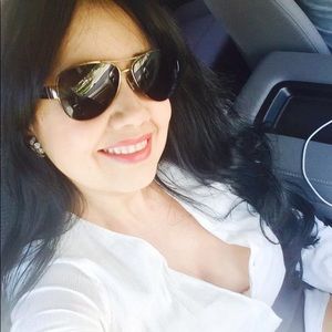 Meet your Posher, Estela